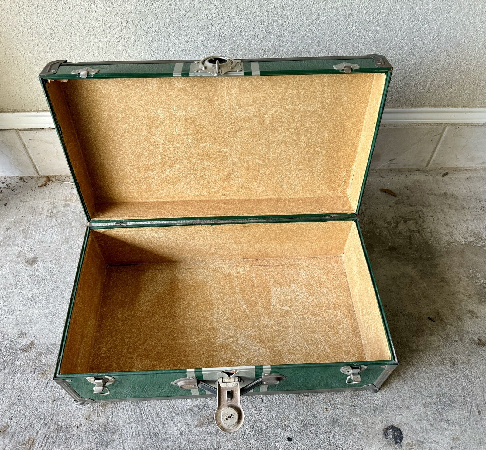 Retro Vintage Hardshell Travel Suitcase Aluminum Case 26x14x9.5