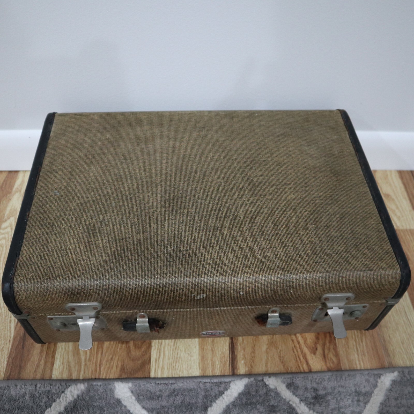 VTG Tweed Air Pak Luggage Suitcase Retro Beige Inner Cloth Lined Working Latches
