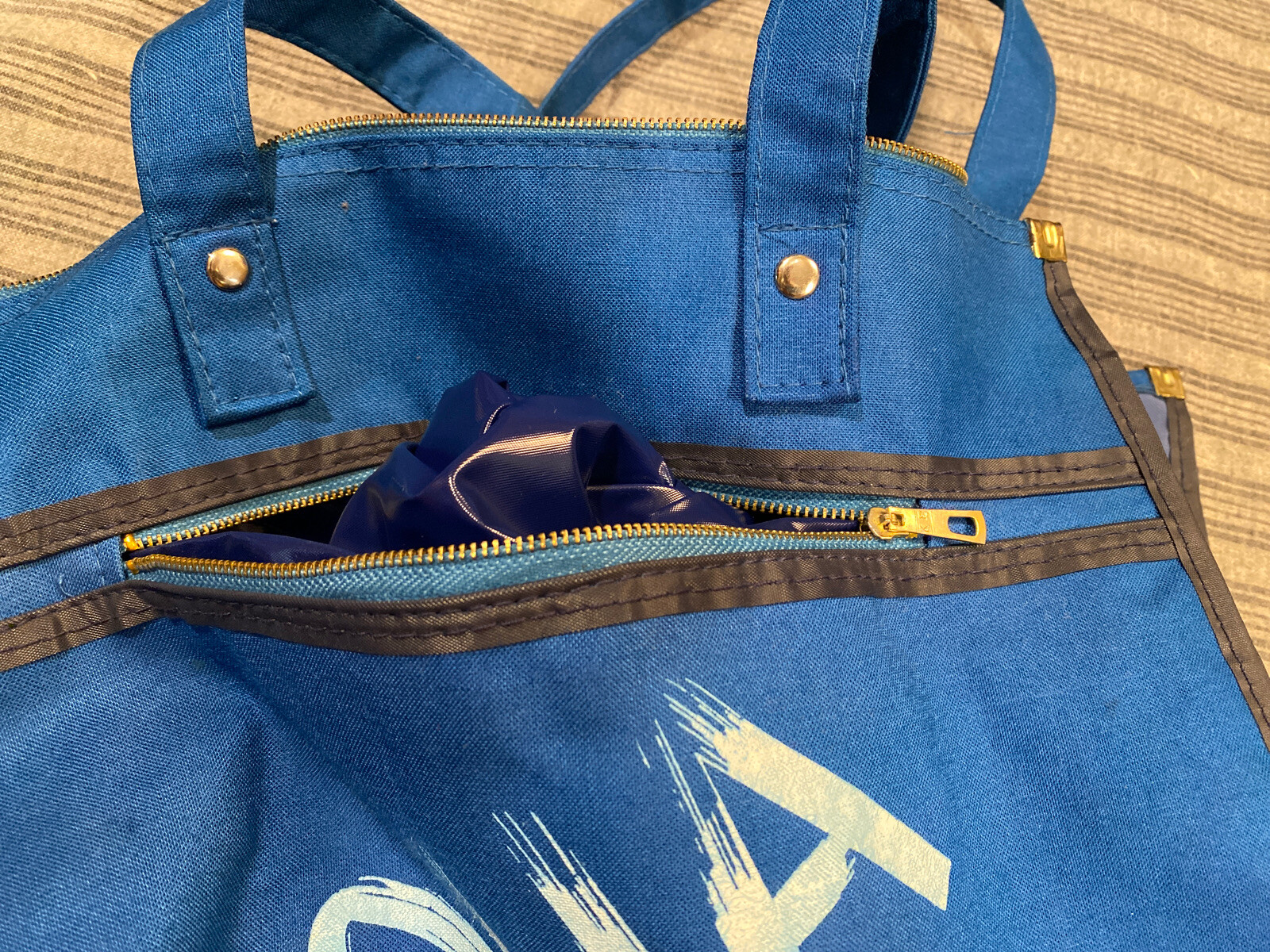 VTG 80s Hawaii Luggage Blue Aloha Roller Bag Ancient Petroglyhs 20x14x7 Tourist