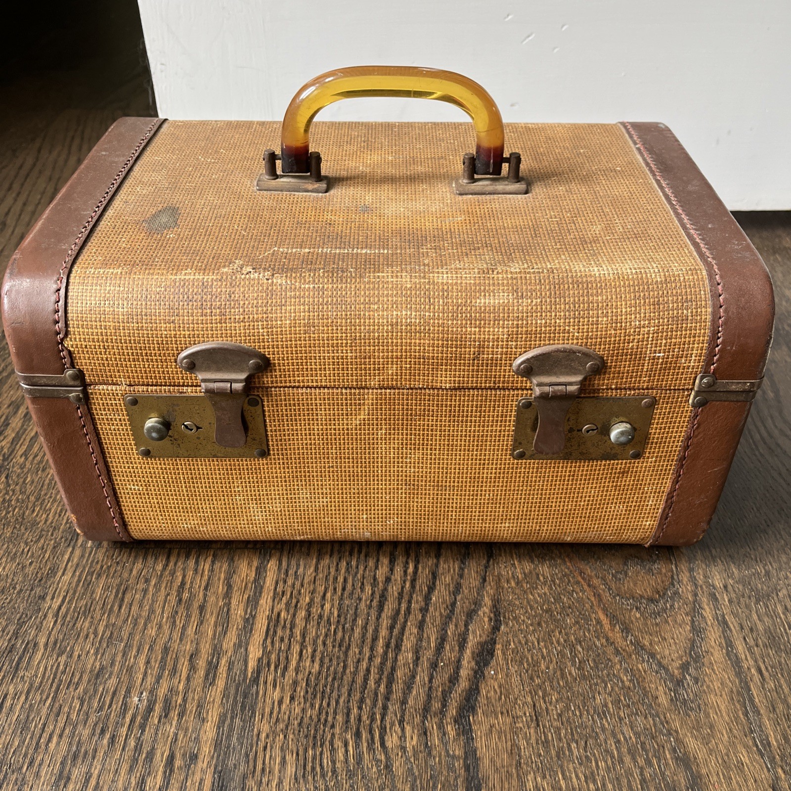 Vintage Tweed Train Case Makeup Vanity Storage Lucite Handle Leather Trim