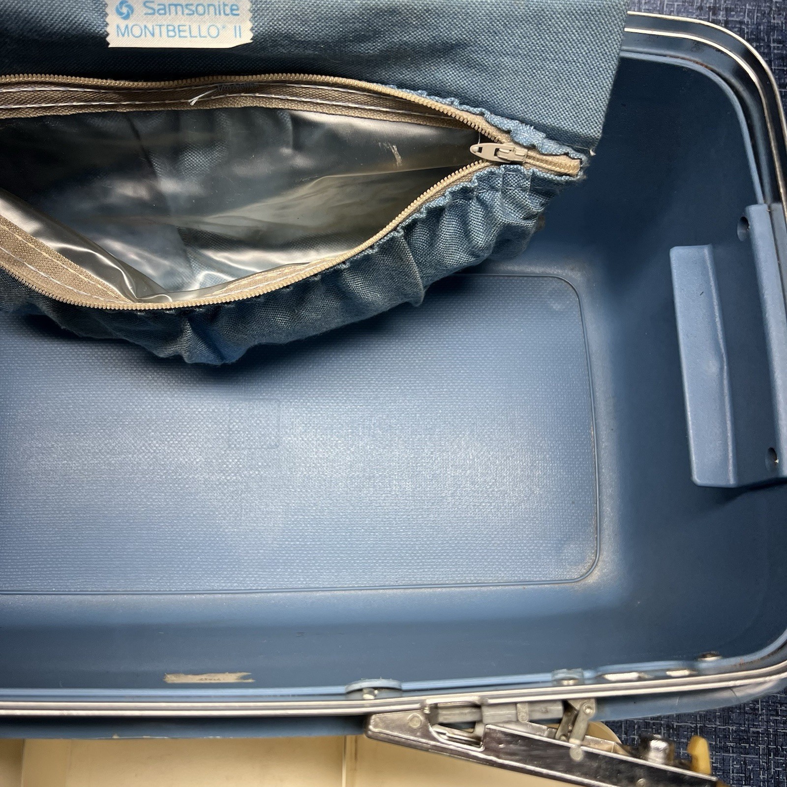 VTG Samsonite Royal Traveller Montbello II Vanity Train Case Baby Blue No Key