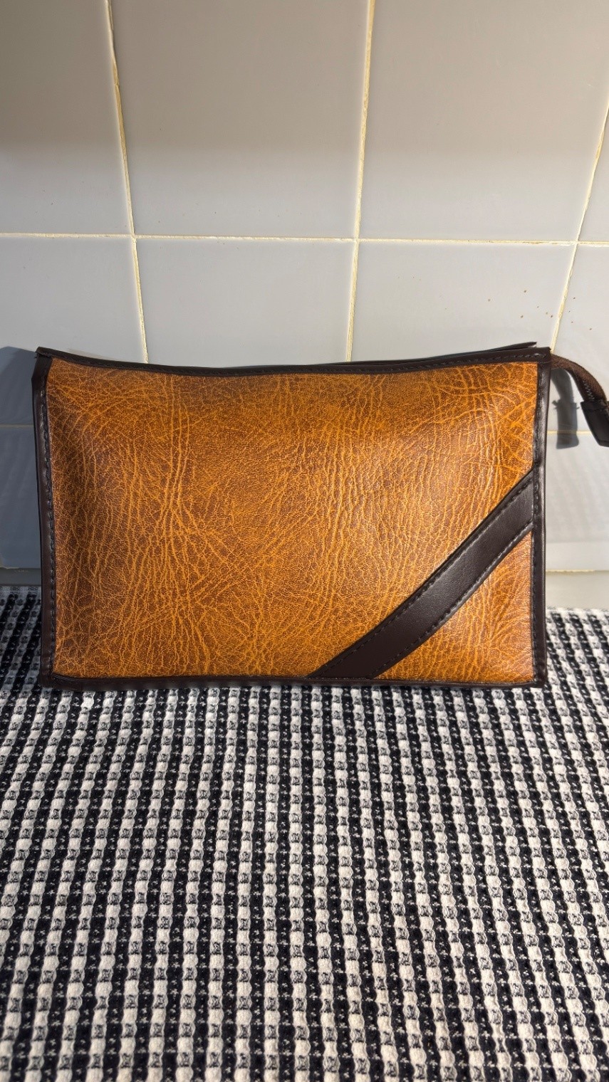 Vintage Tan Faux Leather Shoulder Overnight Bag With Matching Shave/Makeup Bag