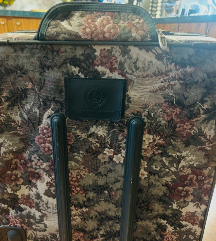 Vintage Atlantic Tapestry Luggage Floral Pattern w/ Wheels 🌺💼