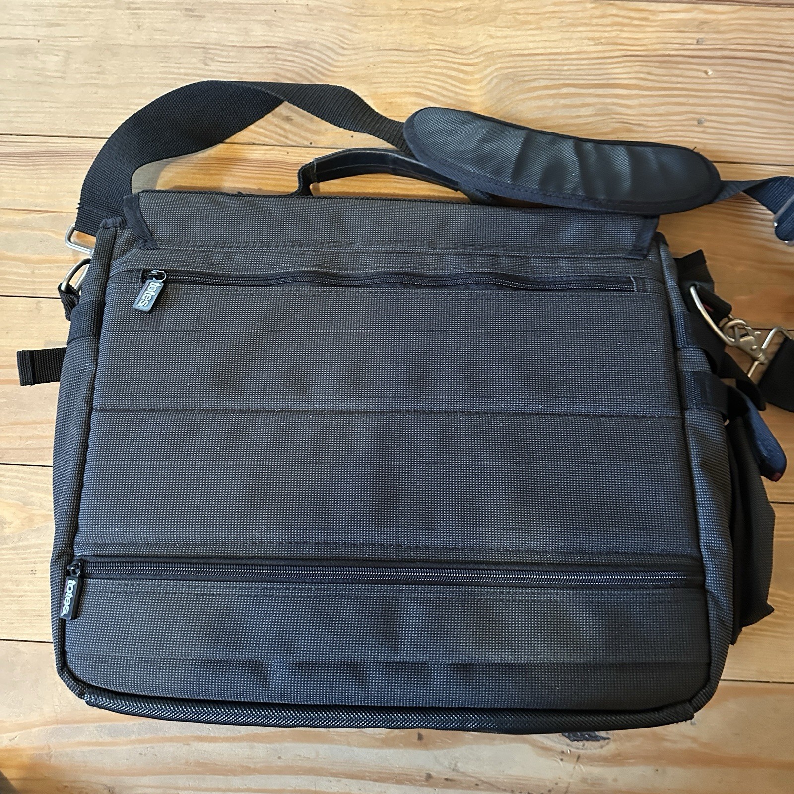 Totes Large Black Nylon Messenger Bag Discontinued Vintage Shoulder Travel Bag