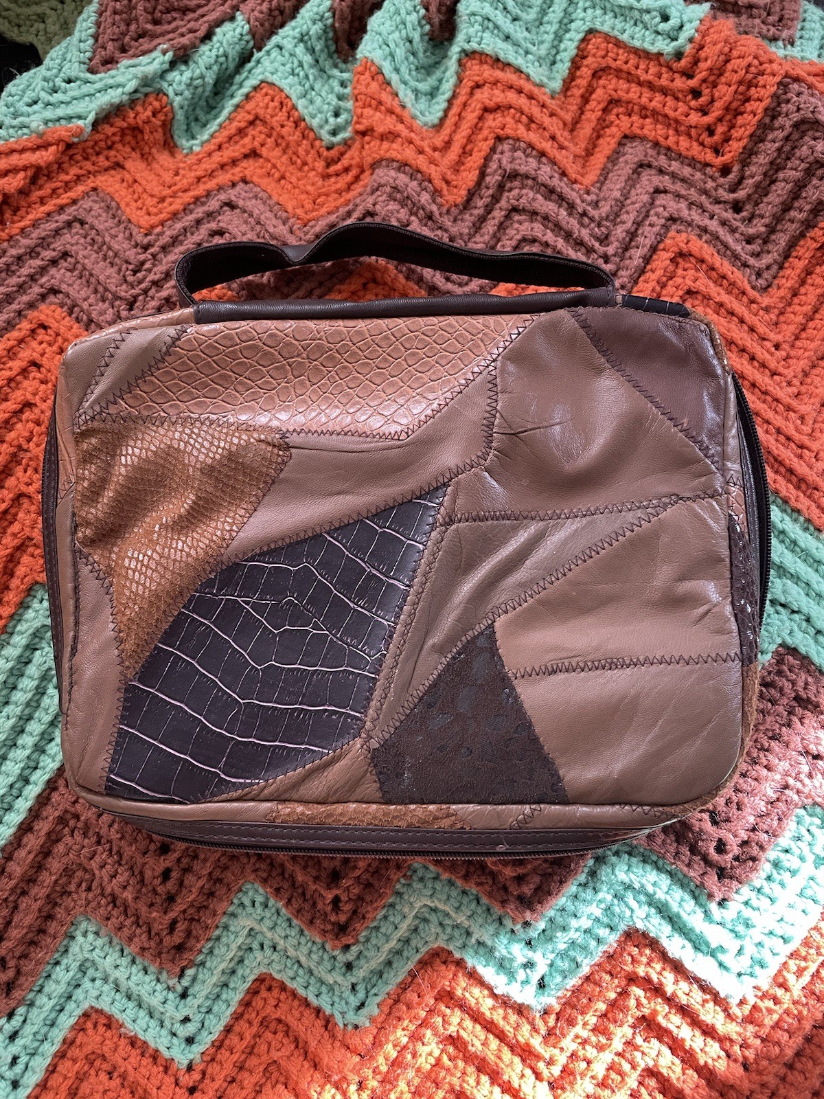 Vtg Travel bag Patchwork Leather Large Cross Zipper Pull