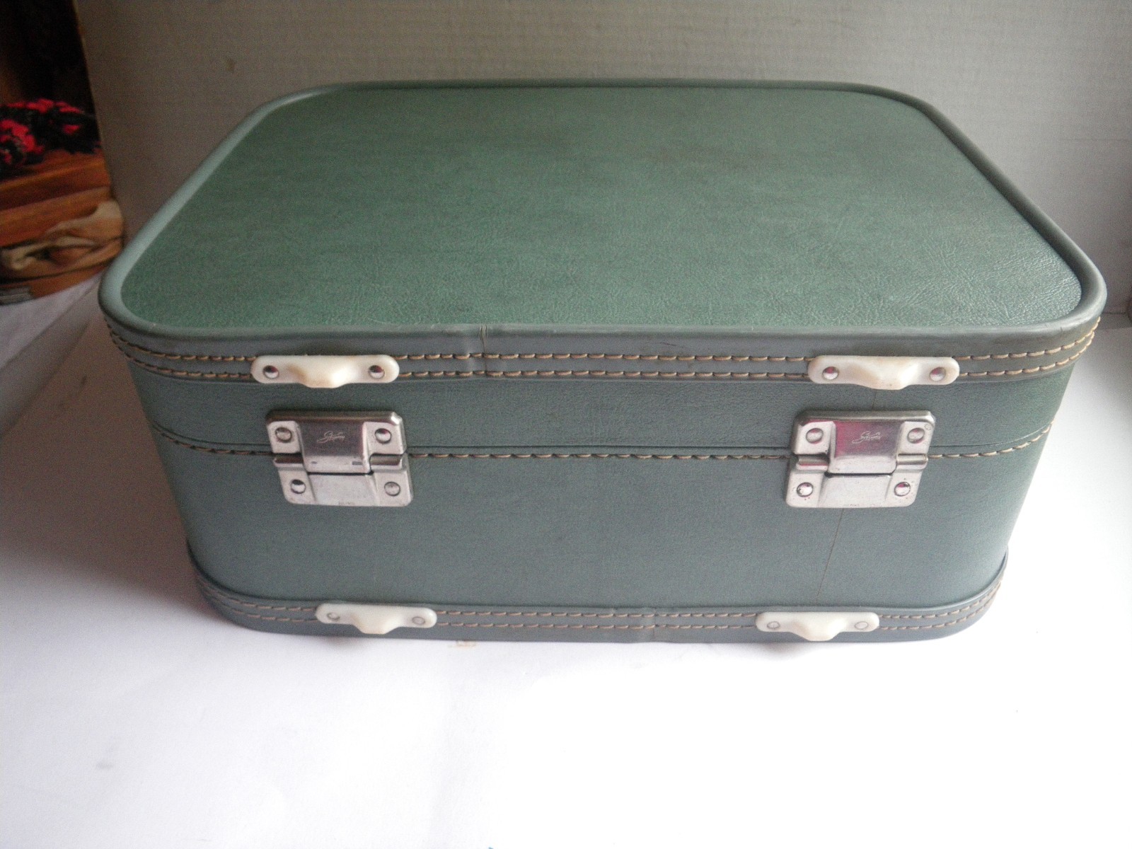 Vintage MCM SKYWAY Train Case Small Suitcase Vanity Pockets Mirror Teal w/Key
