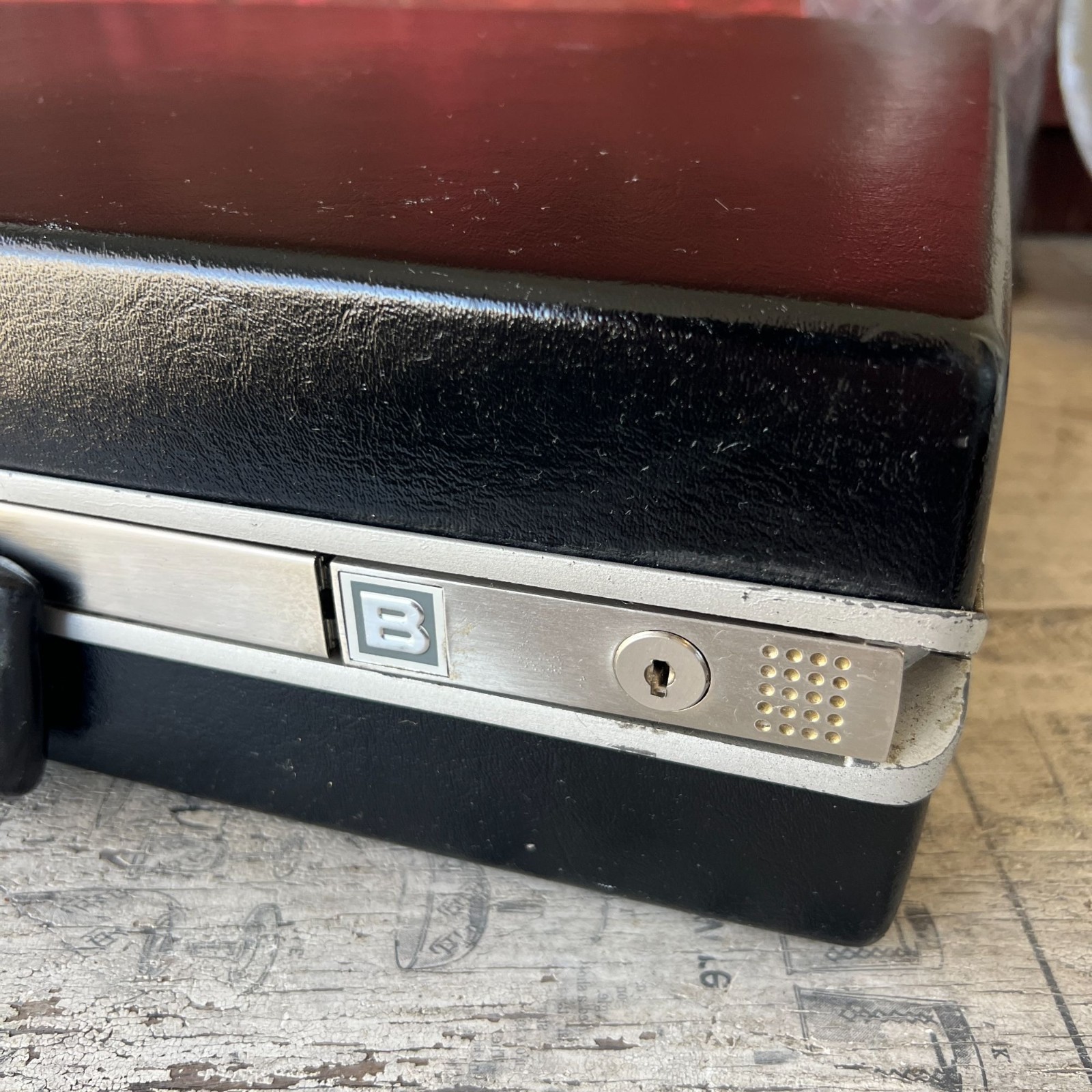 Vintage Samsonite Black Hard-Shell Briefcase With Compartments & TWA Aviation