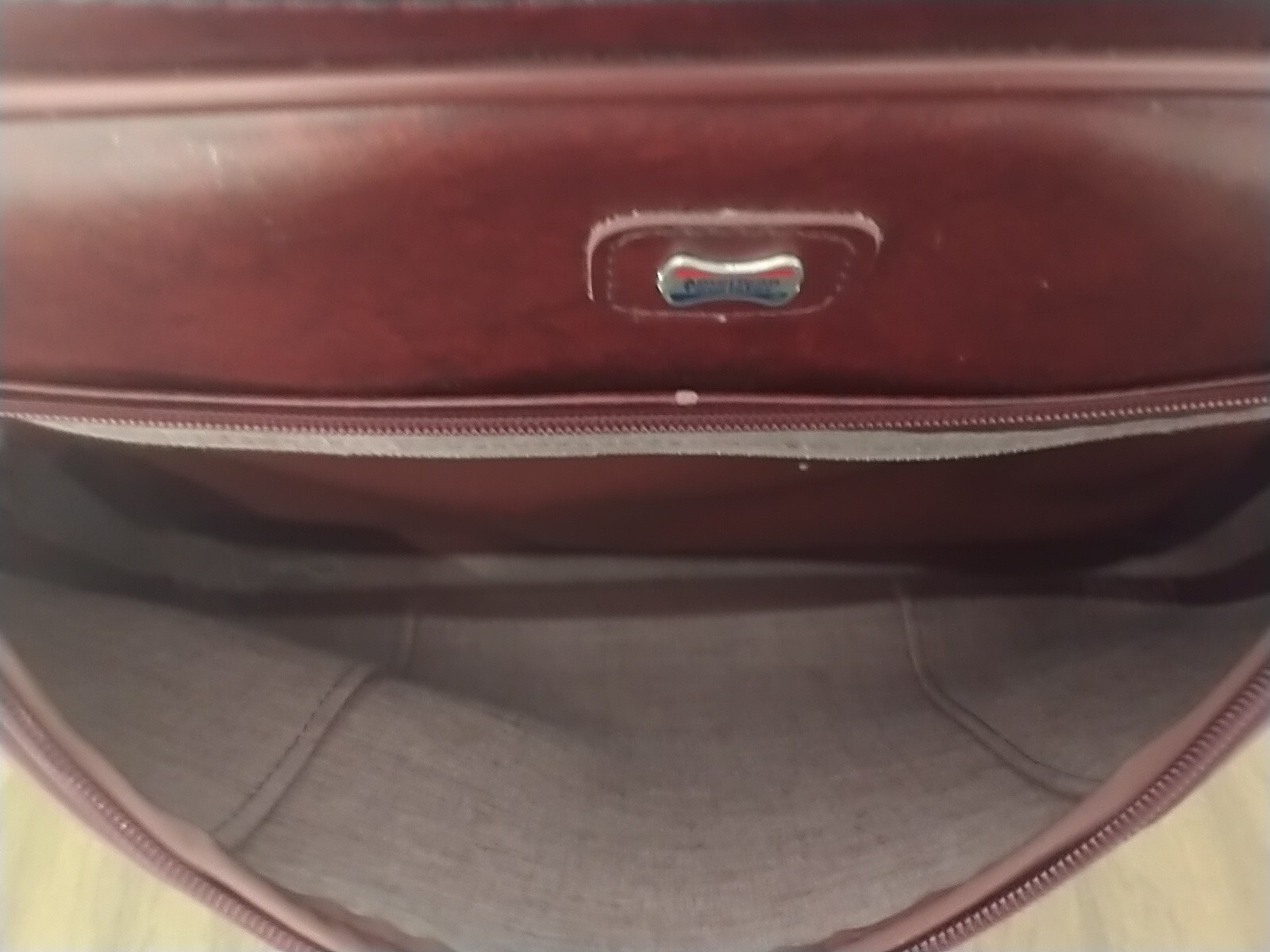 American Tourister Vintage Red Faux Leather 4 Piece Luggage Set 24×17 to Clutch