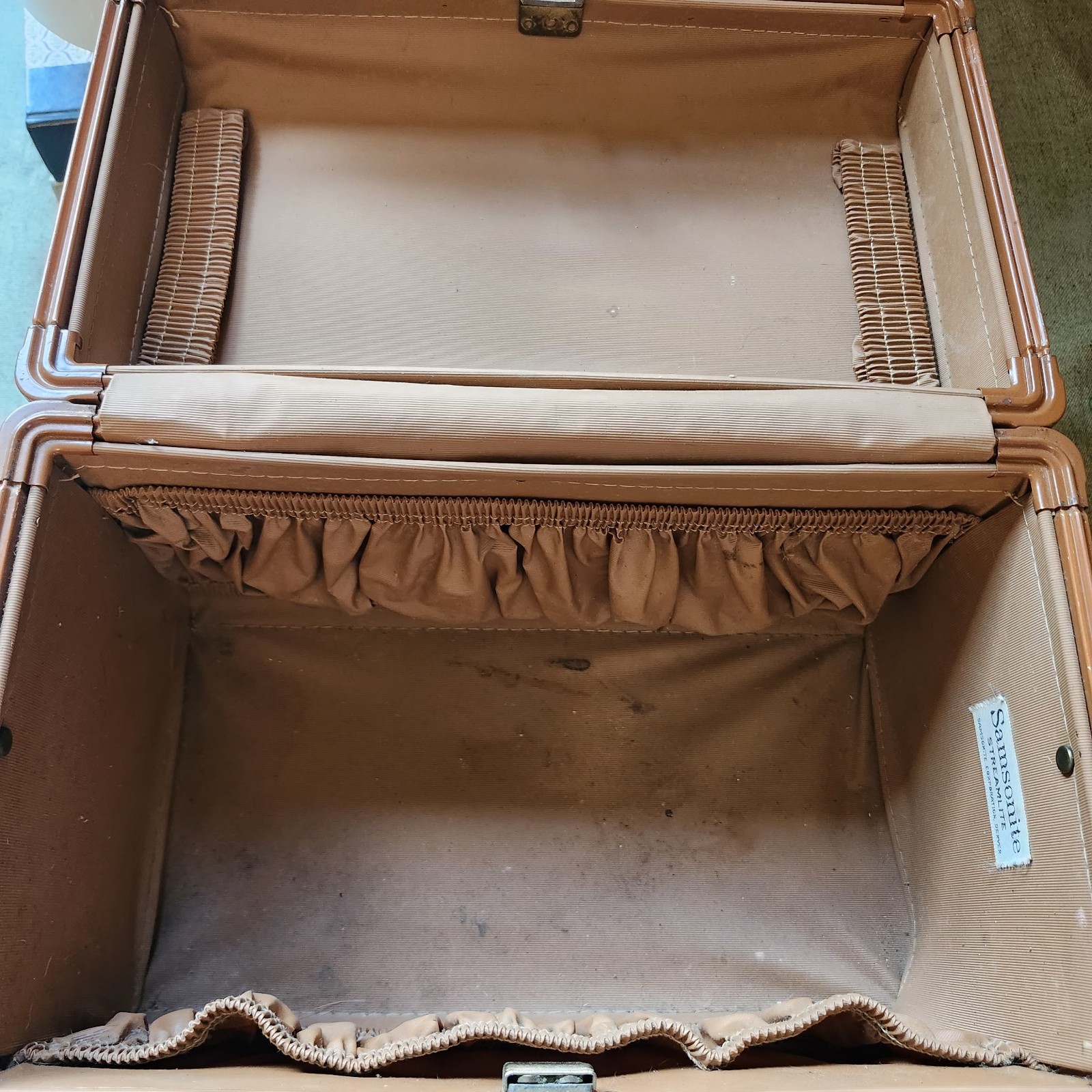 Vintage Samsonite Streamlite Train Case Brown Hard Shell Makeup Travel Case