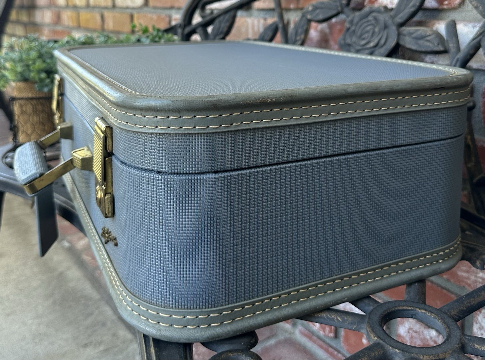 Vintage Lady Baltimore Luggage; Baby Blue W/Lavender Silk Inter; Luggage Tag/Key