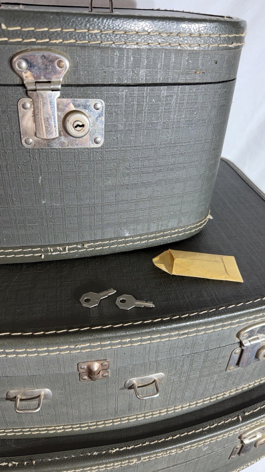 Vintage 1950s Hard Shell 3-Piece Luggage Set Vanity Case Mirror Green Beige
