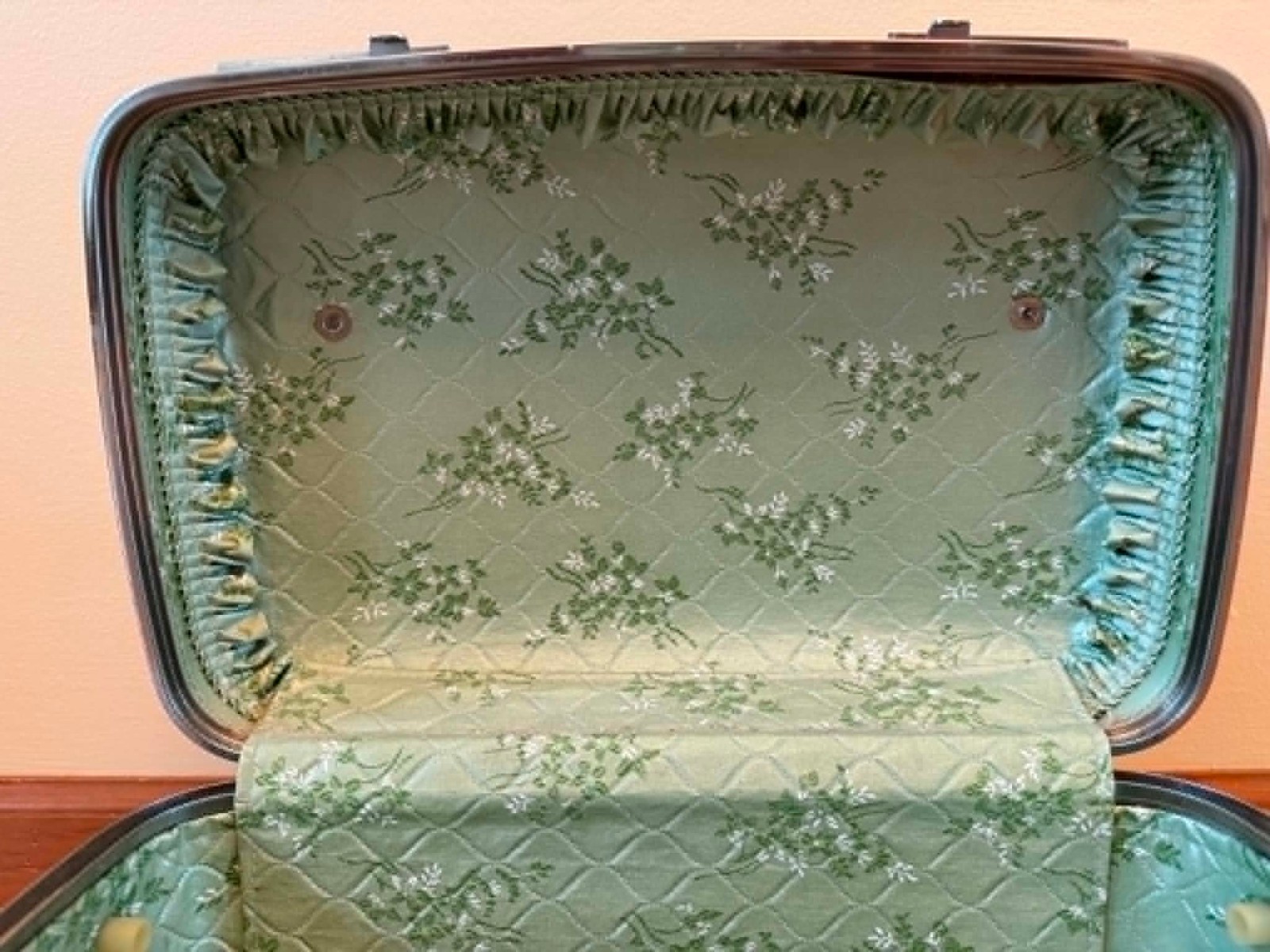 Vintage Amerian Tourister Tiara Green Hardshell Train Case, 1960’s-1970’s