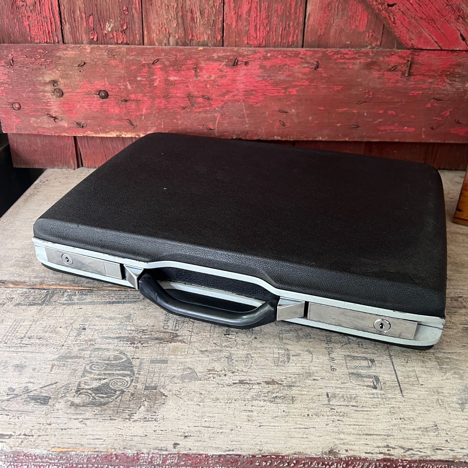 Samsonite Black Hard Shell Briefcase With Silver Accents Vintage Design 18″