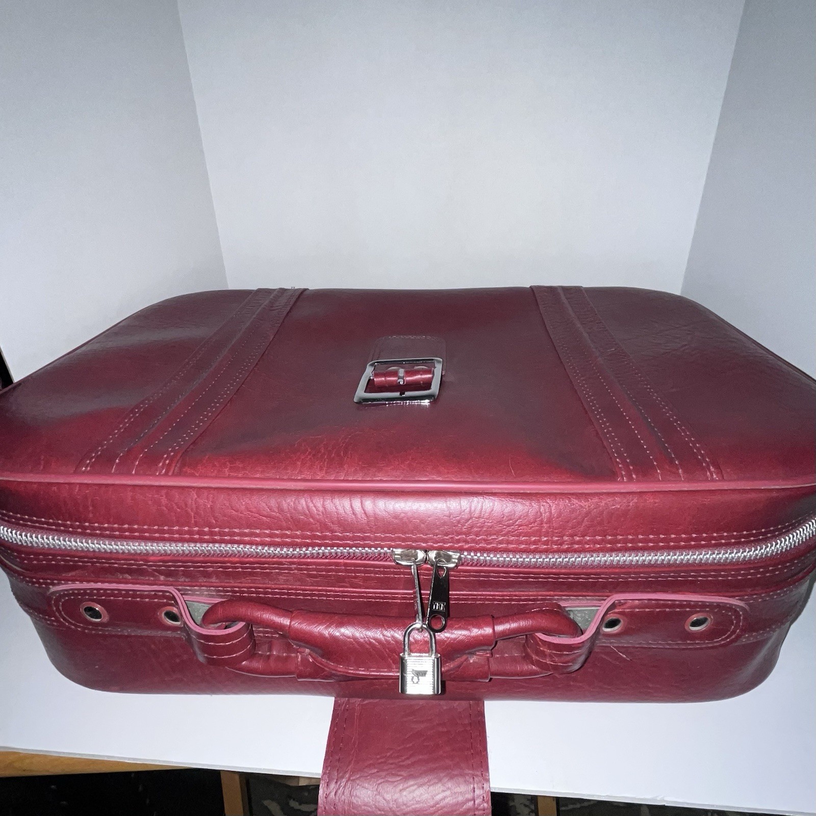 Vintage Classic World Traveler Red Burgundy Carry On Suitcase Luggage