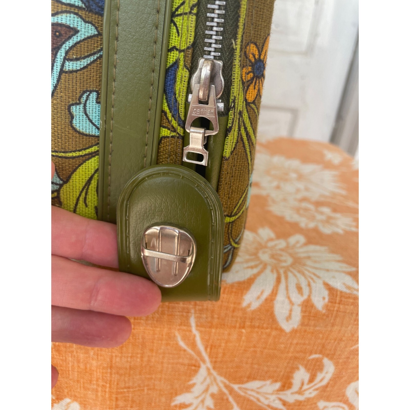 Vintage 1960s Floral Bantam Travel Bag Suitcase Retro MOD
