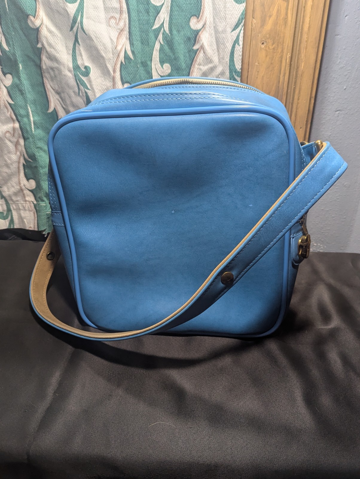 Aqua Blue Travel Bag Luggage Carry On Suitcase Vtg 60s 70s Shoulder Strap Key