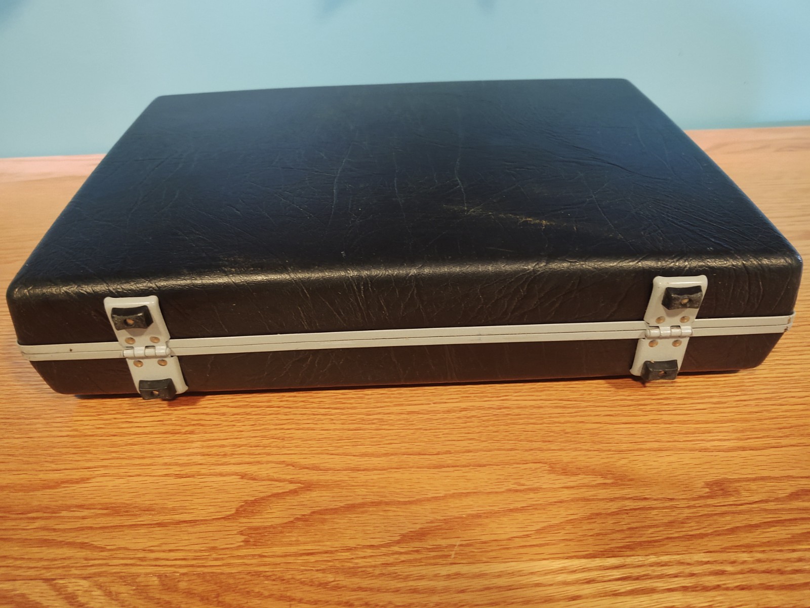Vintage Samsonite Classic IV Briefcase Hard Shell 18″ X 13″ X 3.5″ No Key