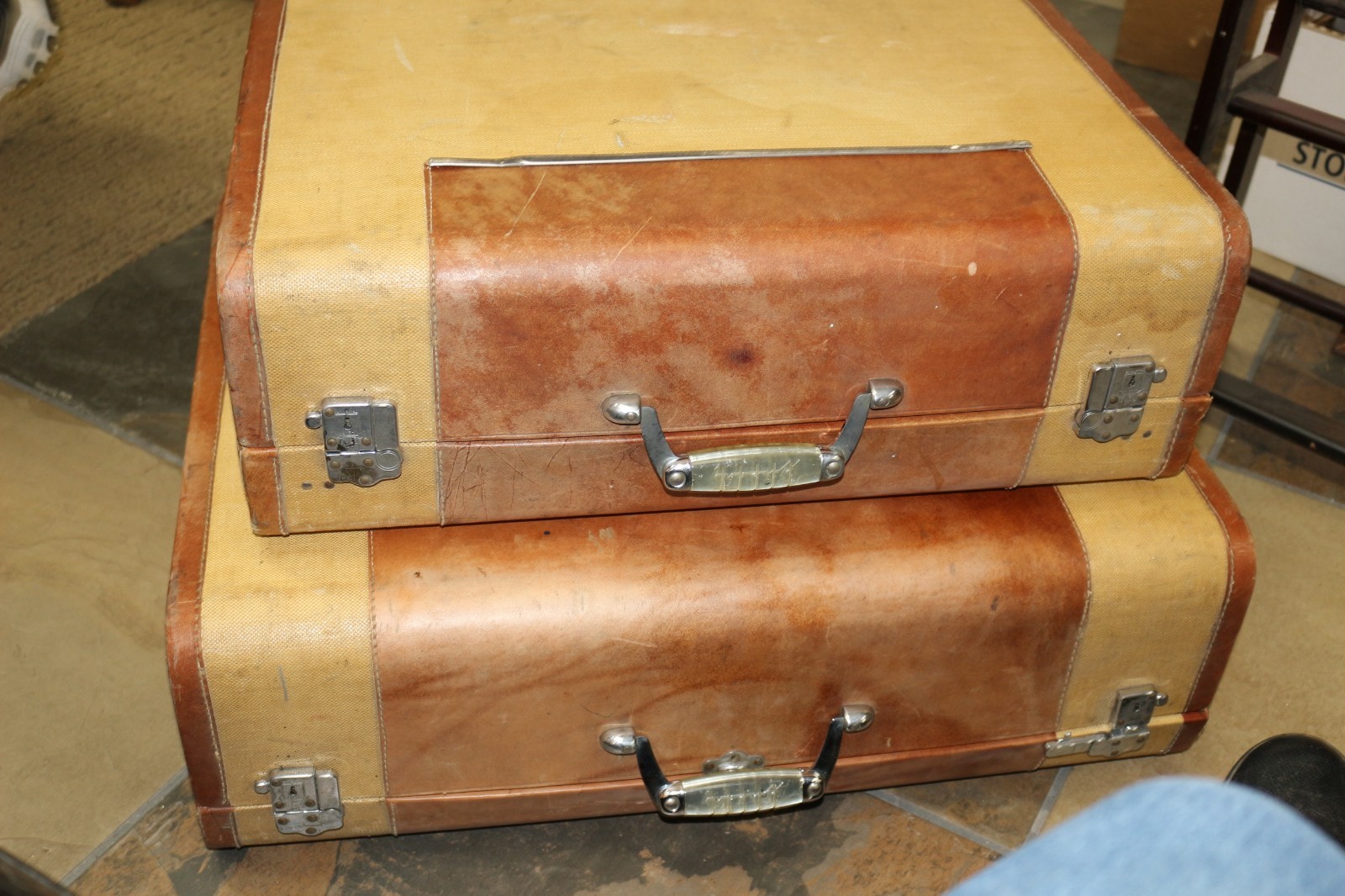 Vintage 1940’s Wheary Stream Gard Lucite Handles Suitcase Luggage 4 Piece Set