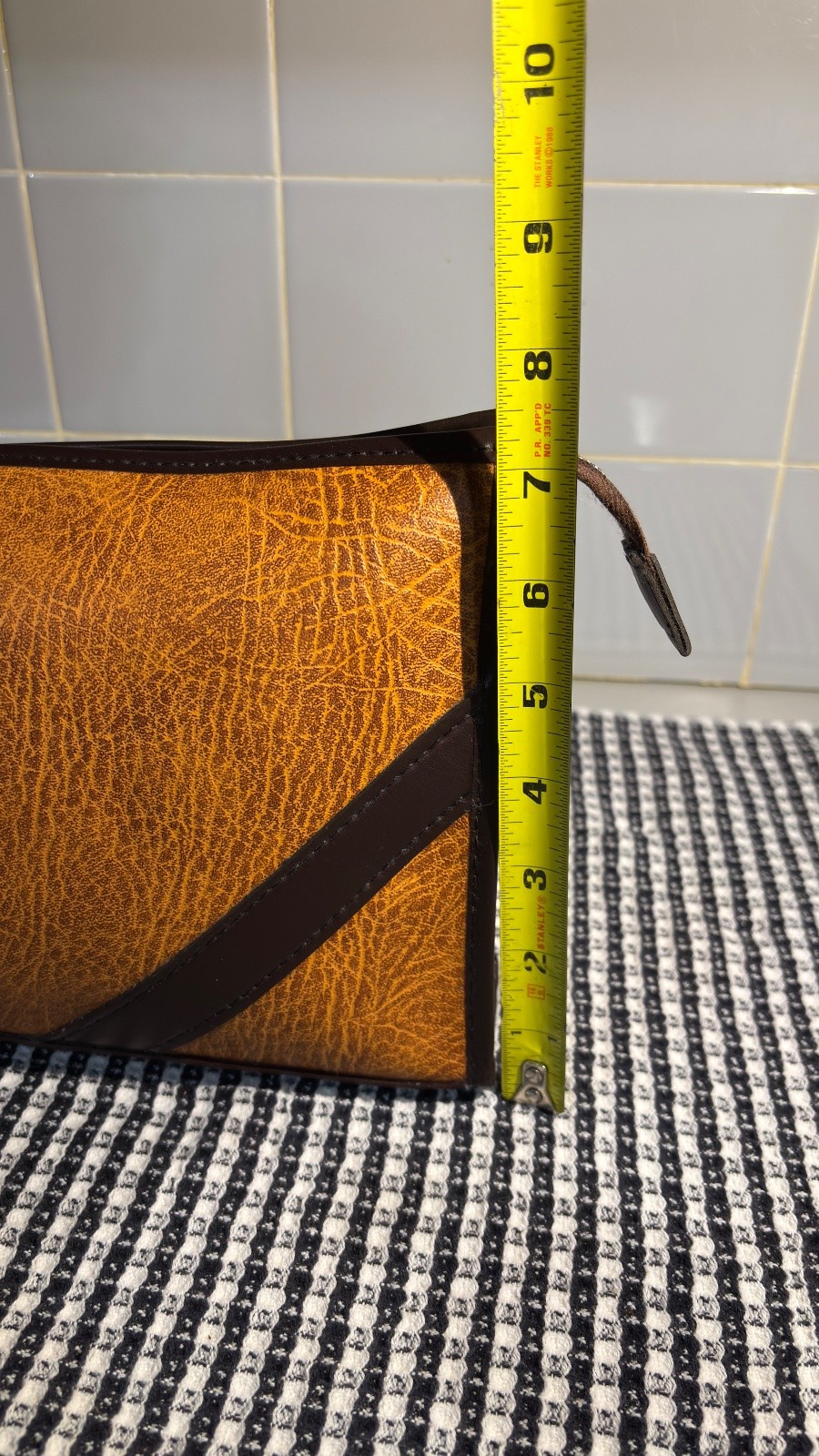Vintage Tan Faux Leather Shoulder Overnight Bag With Matching Shave/Makeup Bag