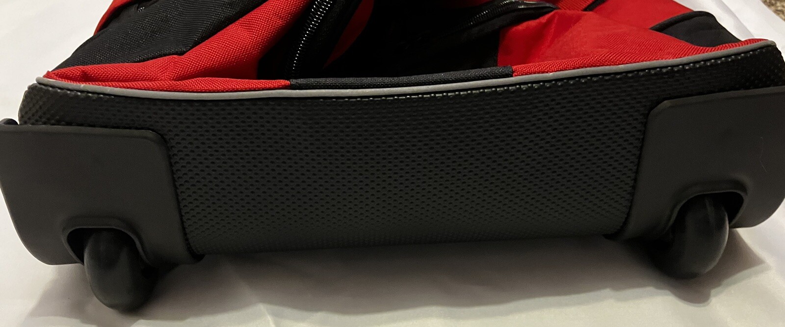 Marlboro Adventure Extra Large Duffel Luggage Rolling Bag NWOT Red and Black