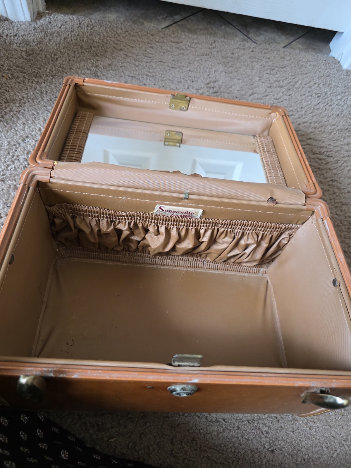 Vintage Samsonite Train Luggage W/Key Style 4612