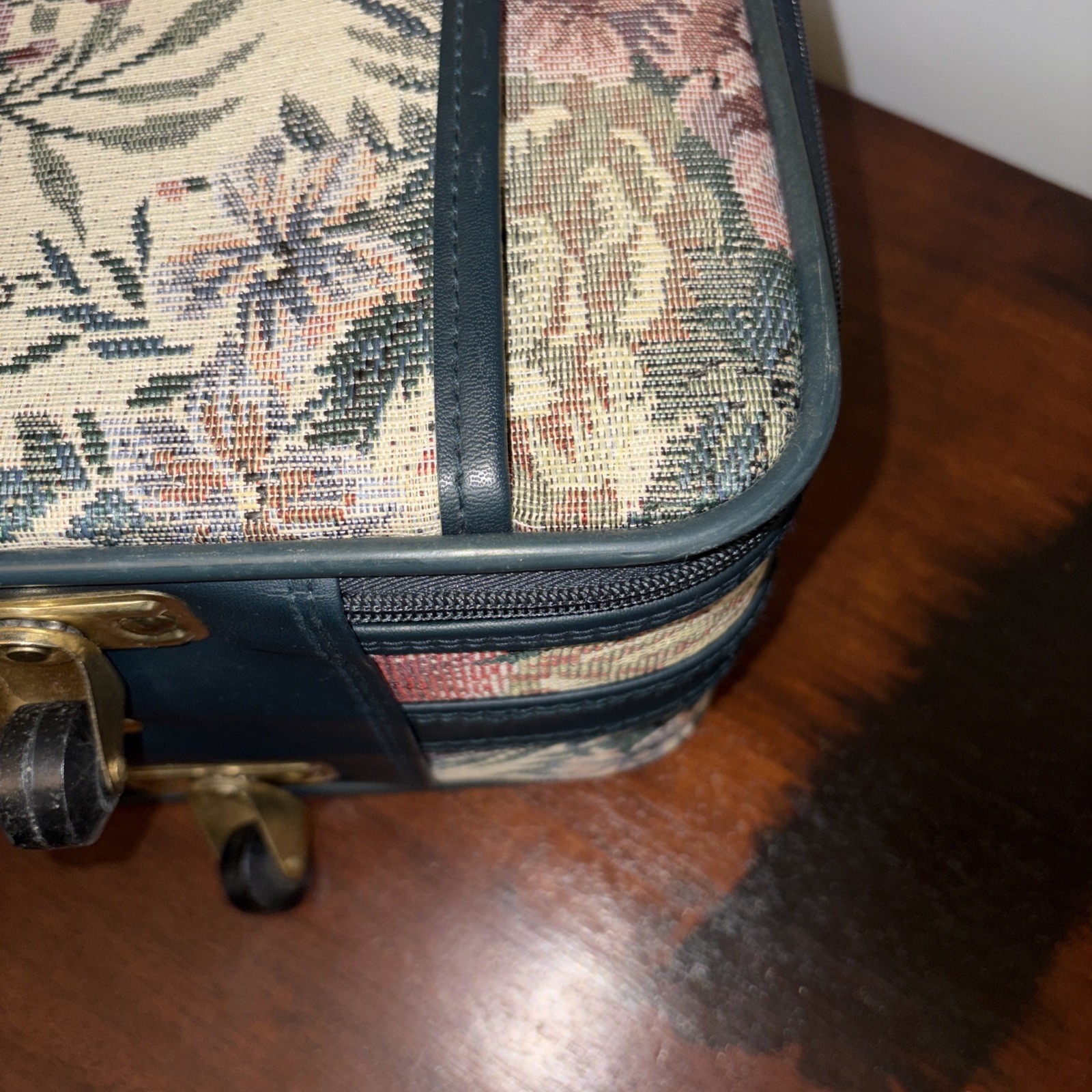 Vintage Leisure Luggage Beautiful Canvas Floral Forest Green Trim Carry On Rolls