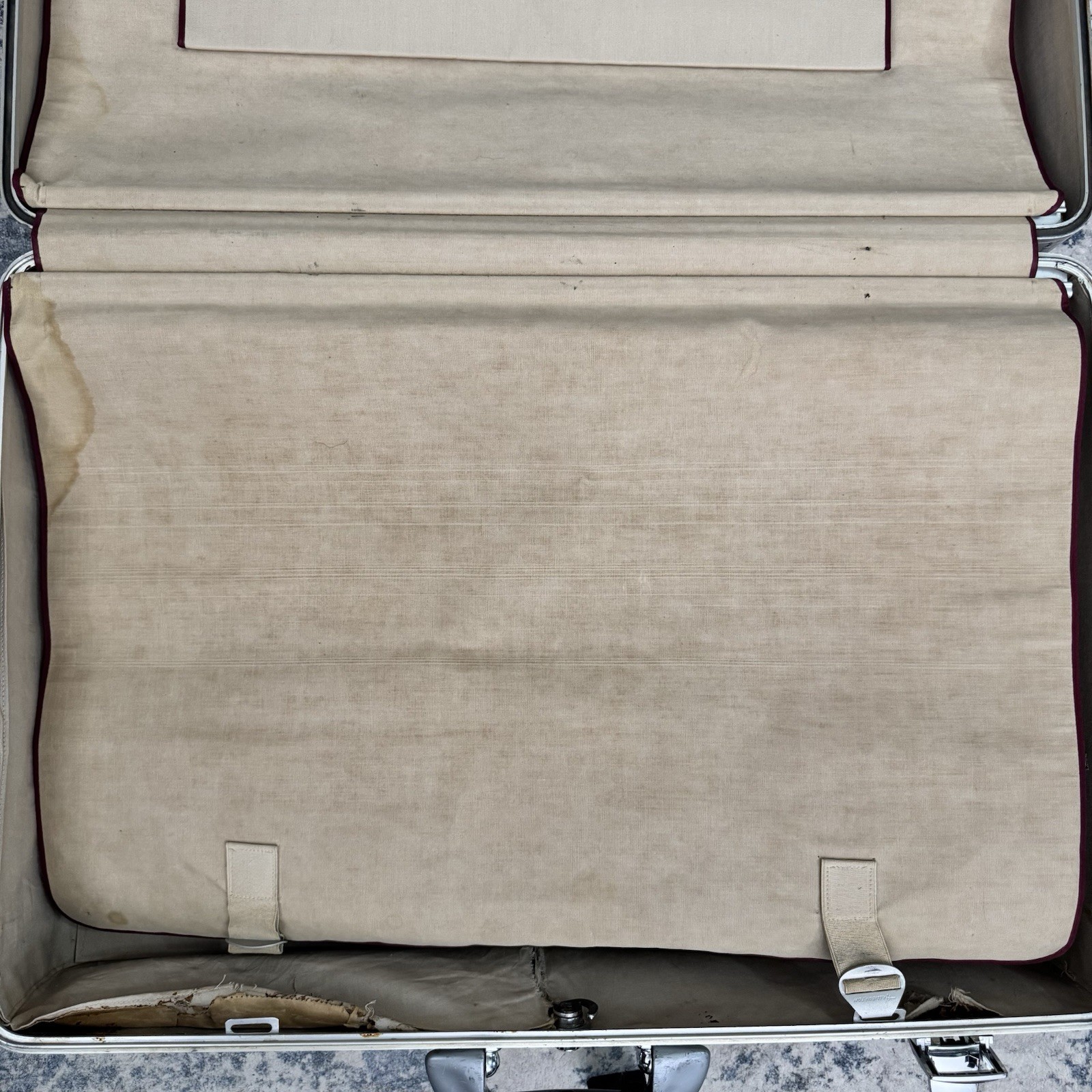 Halliburton Aluminum Suitcase 25″x 18″ x 8″ No Key Broken Latch Vtg