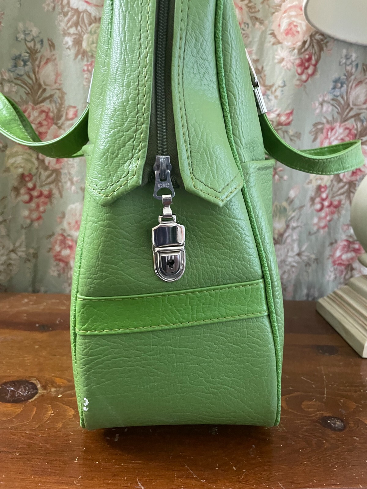 Vintage late 60s/early 70s Avocado Green Sears Travel Carry On Tote Bag !!!