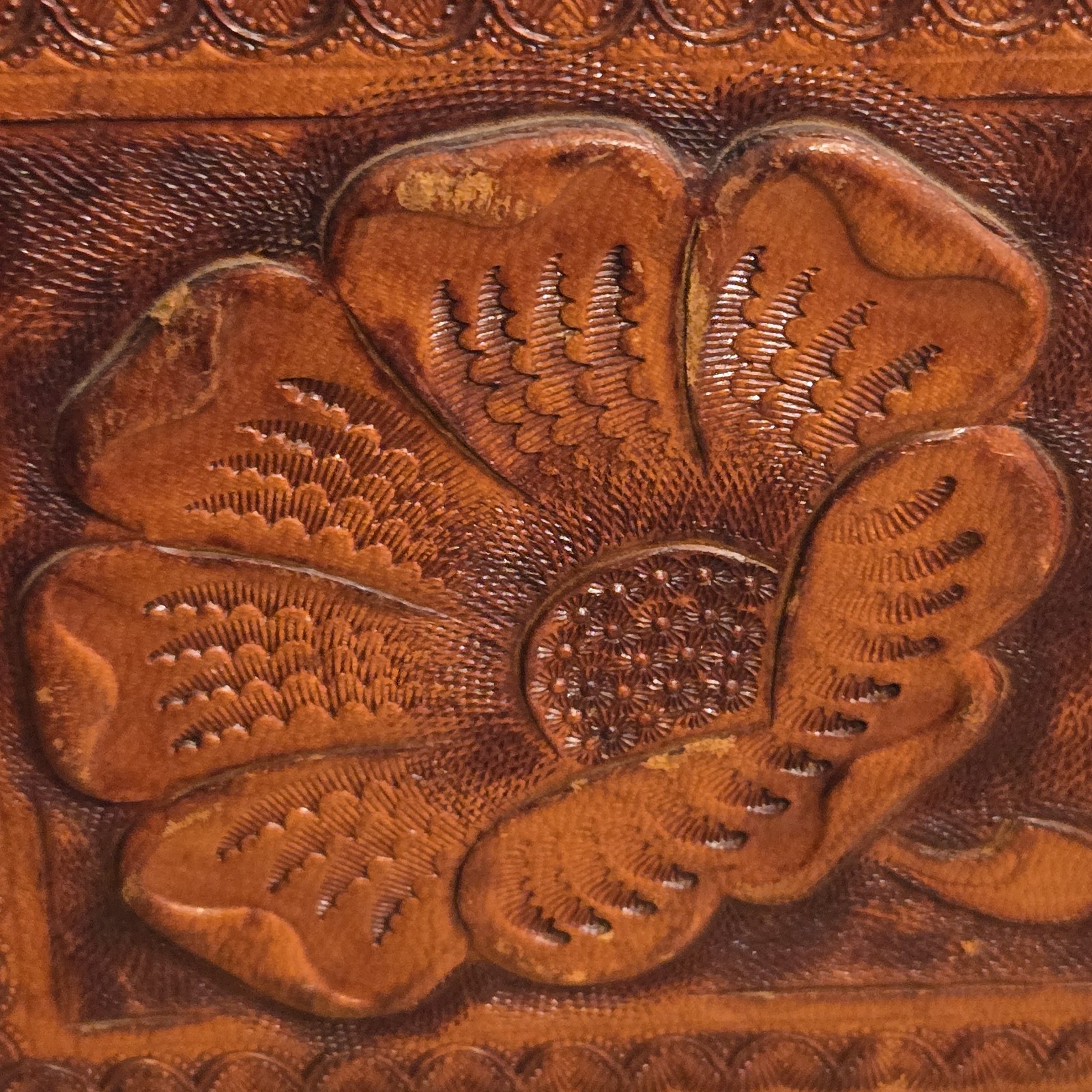 Artmex Antique 40s Hand Tooled 3-D Floral Leather Train Case Jewelry Luggage Key