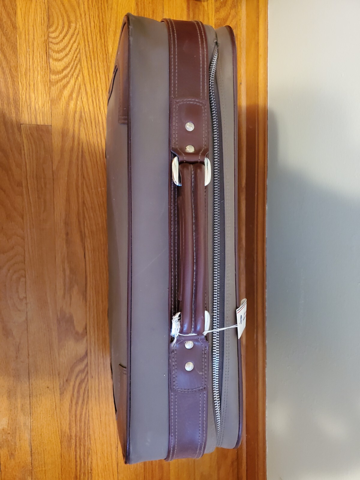 ***Vintage Skyway LIghtweight Carry-on Luggage Tan with Burgundy Trim