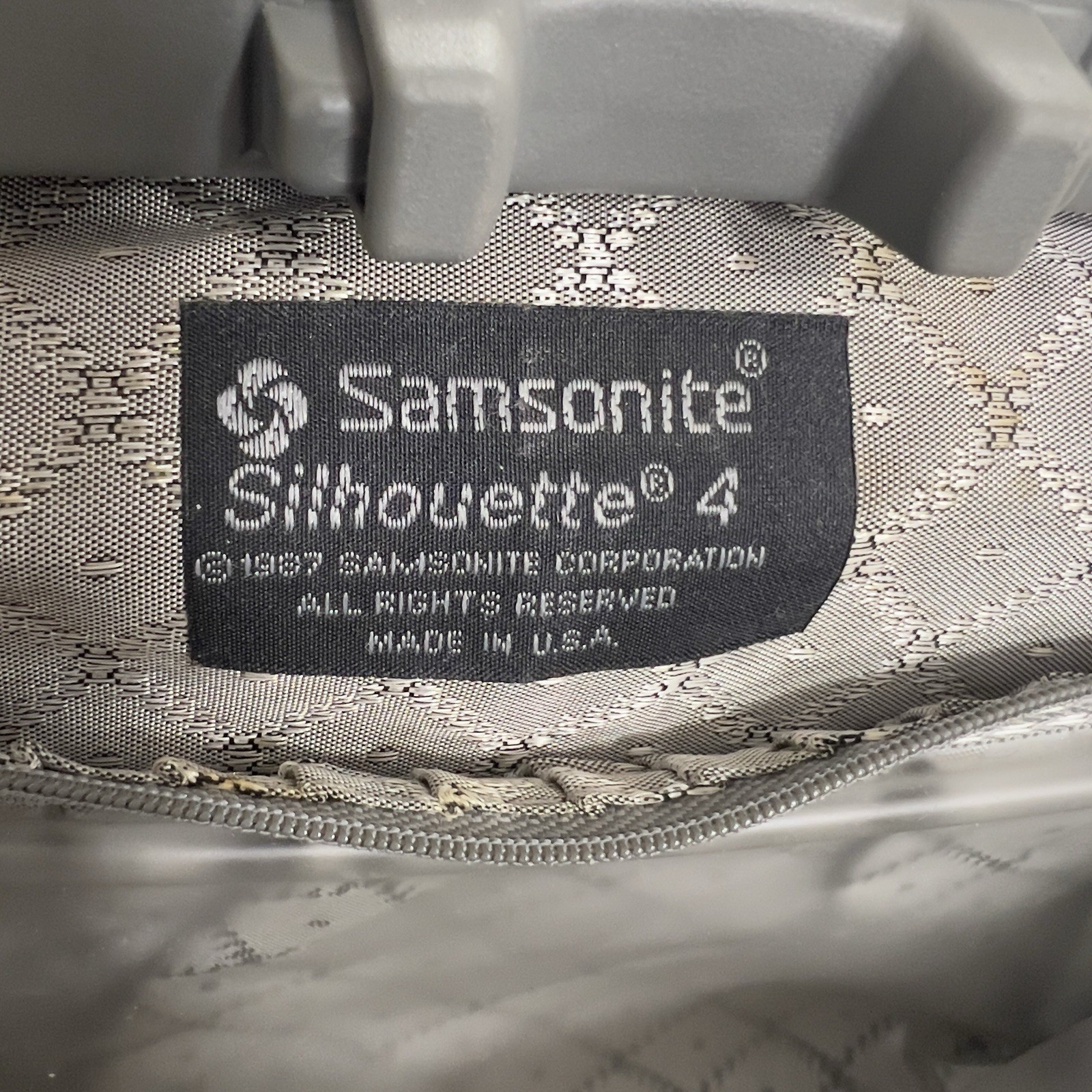 Samsonite Silhouette 4 Cosmetic Train Case Burgundy 1987 Made in USA with Keys
