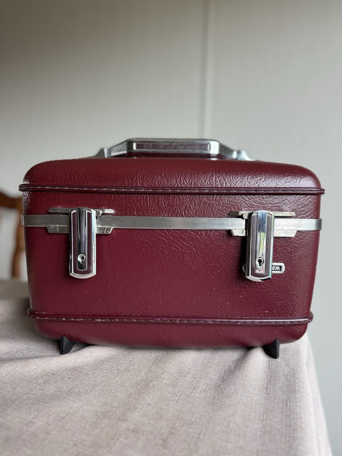 Vintage 1970s American Tourister Makeup Train Case Burgundy W/ Tray Series 1500