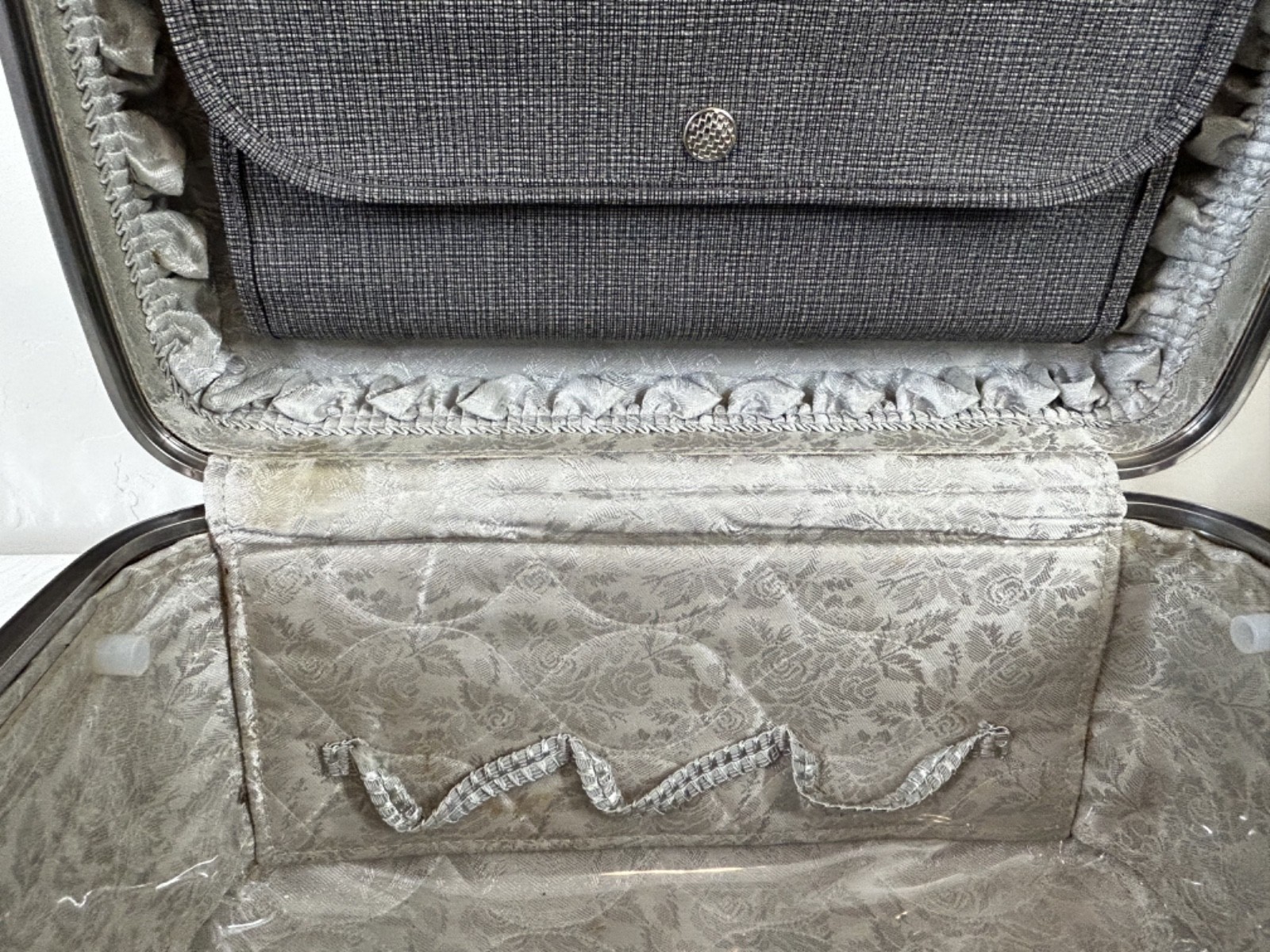 Vintage American Tourister Tiara GRAY Train Case Makeup w/ Mirror & Tray PROP