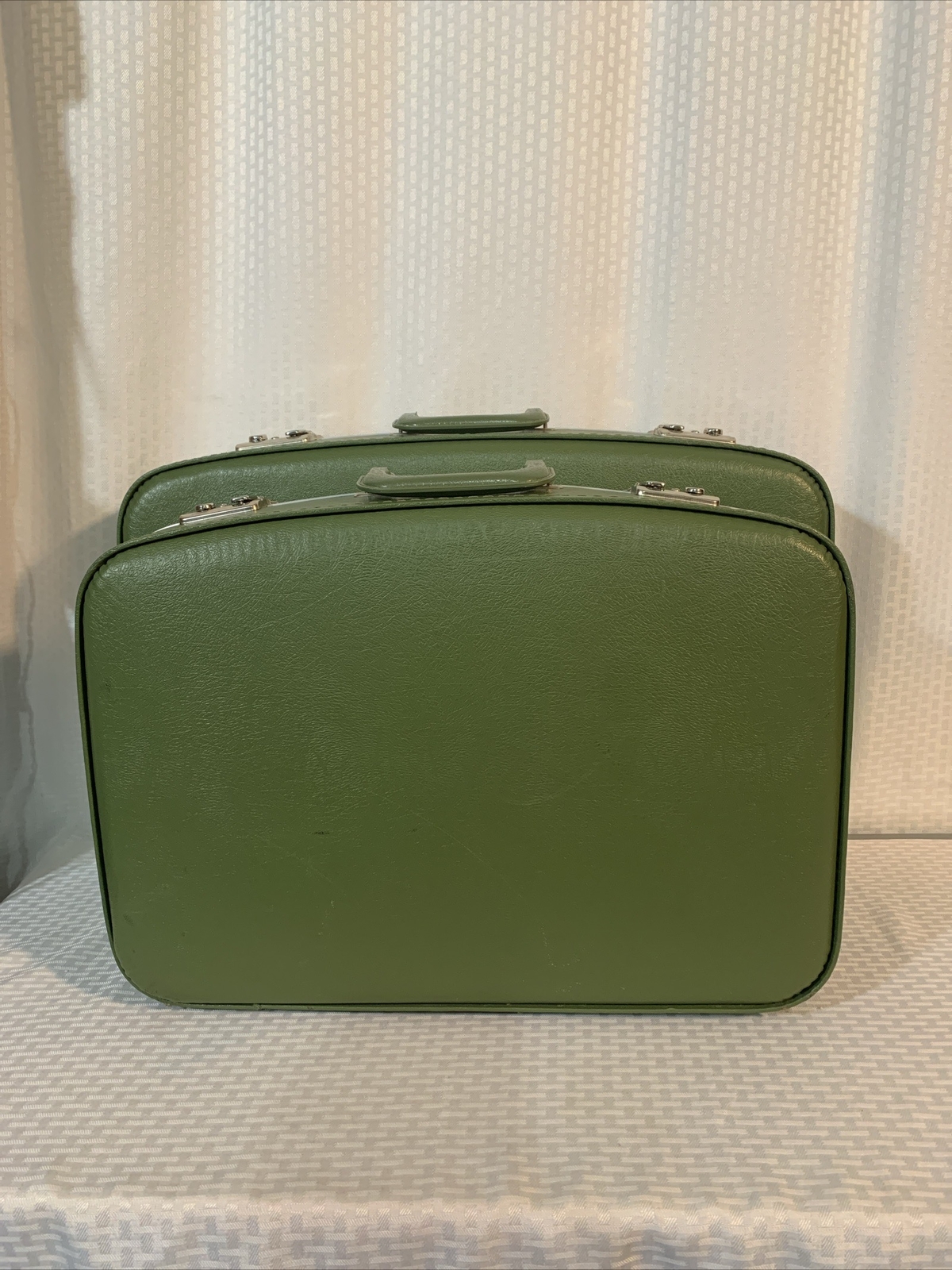 Vintage 2 Piece Train Case Avocado Green Suitcases 20.5” X 14” & 23.5” X 16”